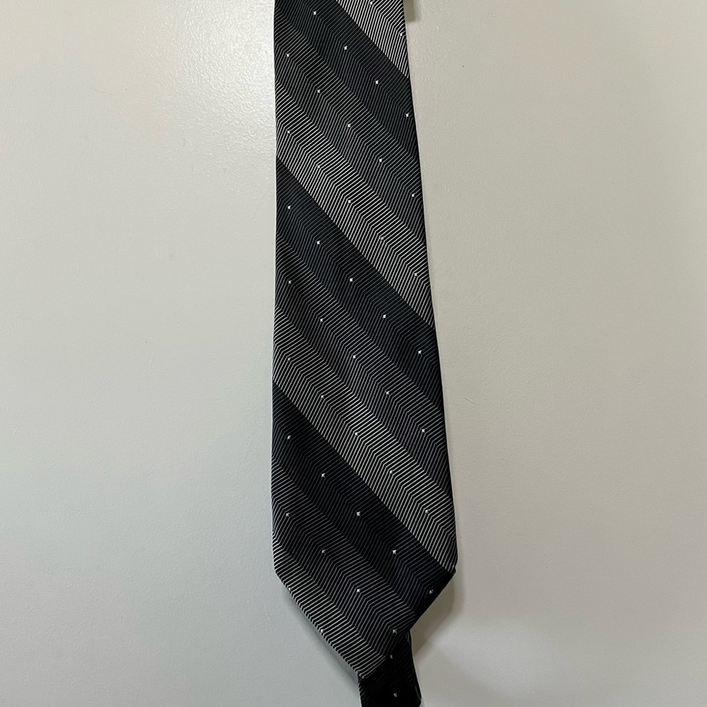 Axcess Men Spotted Chevron Neck Tie, Black/Greyscale